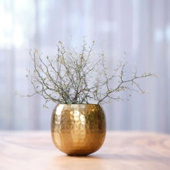 Kody Metal Plant Pots - Set Of 3 - Large - Gold -Indoor Plants Kody Metal Plant Pots Set of 2 Small Gold Lifestyle 04 e647ea7b a884 491e bb70 0036300f239e